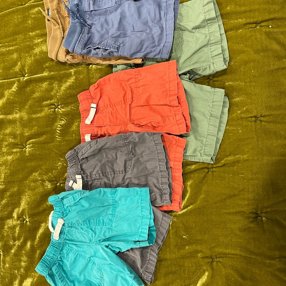 6 pairs kids shorts (boys) 4 pair Carters, 2 pair osh kosh b’gosh 3T